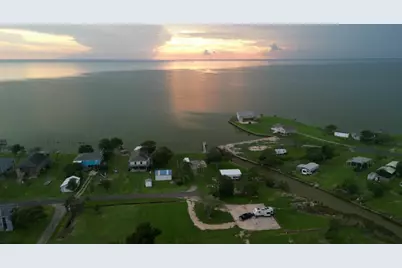 308 Bayside Drive, Anahuac, TX 77514 - Photo 12