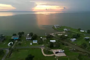 308 Bayside Dr, Anahuac, TX 77514 - Photo 12