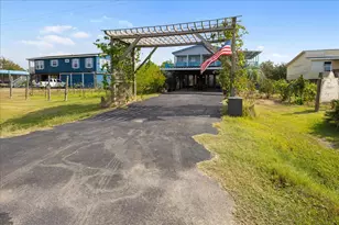 308 Bayside Dr, Anahuac, TX 77514 - Photo 2