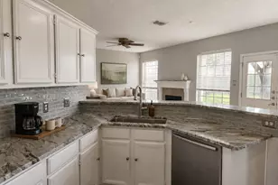 2412 N Mission Cir, Friendswood, TX 77546 - Photo 10
