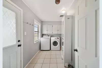 2303 Perryman Avenue, Palacios, TX 77465 - Photo 12