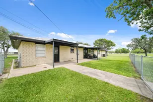 2303 Perryman Ave, Palacios, TX 77465 - Photo 24