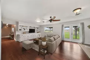 2303 Perryman Ave, Palacios, TX 77465 - Photo 8