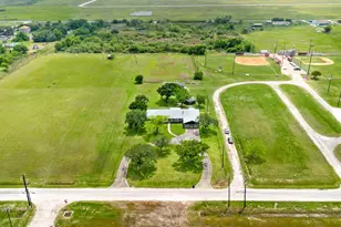 2303 Perryman Ave, Palacios, TX 77465 - Photo 4