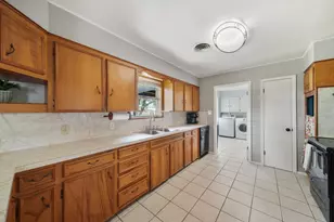 2303 Perryman Ave, Palacios, TX 77465 - Photo 10