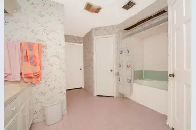 5422 Foresthaven Drive, Houston, TX 77066 - Photo 18