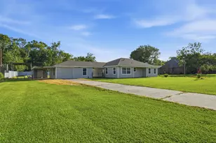 212 Jones Rd, Highlands, TX 77562 - Photo 2