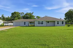 212 Jones Rd, Highlands, TX 77562 - Photo 1