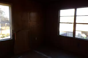 618 N 11th St, Texas City, TX 77590 - Photo 14