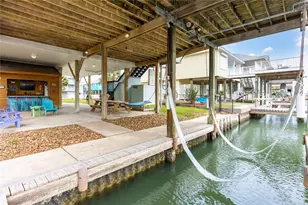 22105 Deaf P Smith Dr, Galveston, TX 77554 - Photo 38