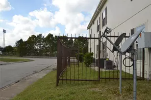 304 Dell Ct, Houston, TX 77009 - Photo 42