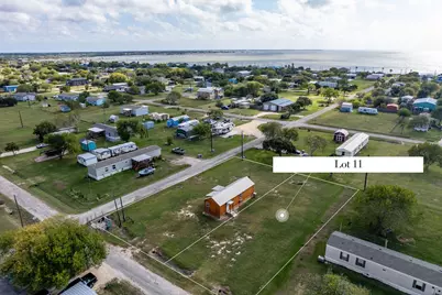 1103 W Houston Avenue, Seadrift, TX 77983 - Photo 1