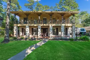 131 Shadowood St, Conroe, TX 77304 - Photo 2