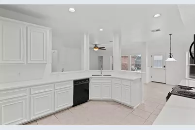 112 Sandstone Bend Lane, Dickinson, TX 77539 - Photo 14
