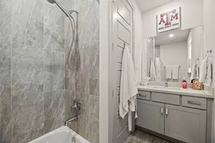 10909 Upland Retreat Dr, Houston, TX 77043 - Photo 18