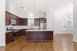 960 W 24th St, Houston, TX 77008 - Photo 10