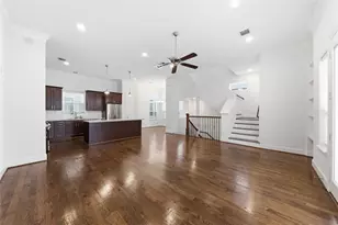 960 W 24th St, Houston, TX 77008 - Photo 6