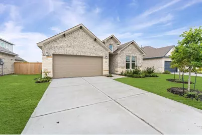 3214 Emerald Hills Dr, Angleton, TX 77516 - Photo 2
