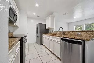 2735 Woodridge Manor Dr, Houston, TX 77087 - Photo 16