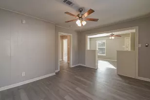 208 17th Ave N, Texas City, TX 77590 - Photo 2