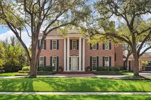 3665 Knollwood St, Houston, TX 77019 - Photo 2