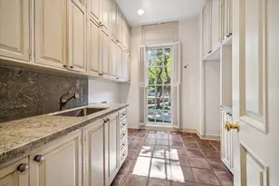 3665 Knollwood St, Houston, TX 77019 - Photo 14