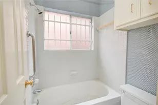 9506 Bayou Brook St, Houston, TX 77063 - Photo 22