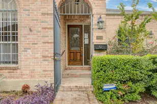 9506 Bayou Brook St, Houston, TX 77063 - Photo 2