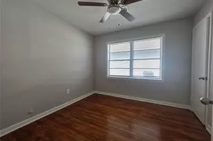 705 N Circle Dr, Baytown, TX 77520 - Photo 12