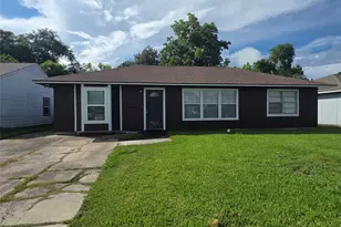 705 N Circle Dr, Baytown, TX 77520 - Photo 2