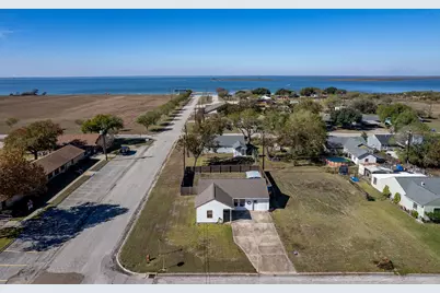 101 Lubbock Street, Point Comfort, TX 77979 - Photo 4