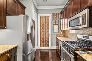 1049 W 22nd St, Houston, TX 77008 - Photo 12