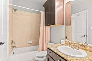 1049 W 22nd St, Houston, TX 77008 - Photo 26