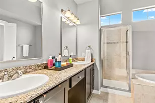 1049 W 22nd St, Houston, TX 77008 - Photo 16