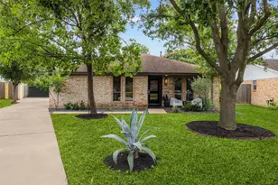 5702 Hoover St, Houston, TX 77092 - Photo 2