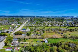 602 Massey Tompkins Rd, Baytown, TX 77521 - Photo 4