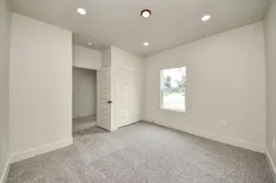 319 E Gulf St, Baytown, TX 77520 - Photo 20