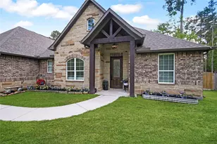 2406 Hummingbird St, New Caney, TX 77357 - Photo 2