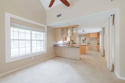 519 E Hillary Circle, Sugar Land, TX 77498 - Photo 10