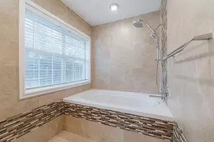 519 E Hillary Cir, Sugar Land, TX 77498 - Photo 18