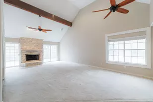 519 E Hillary Cir, Sugar Land, TX 77498 - Photo 8