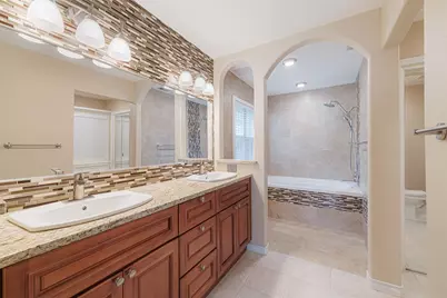 519 E Hillary Circle, Sugar Land, TX 77498 - Photo 18