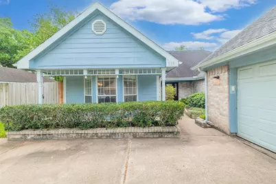 519 E Hillary Circle, Sugar Land, TX 77498 - Photo 2