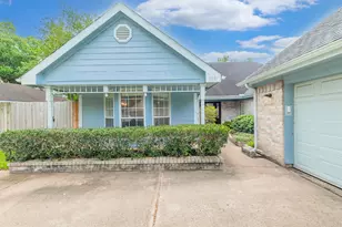 519 E Hillary Cir, Sugar Land, TX 77498 - Photo 2