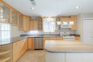 519 E Hillary Cir, Sugar Land, TX 77498 - Photo 12