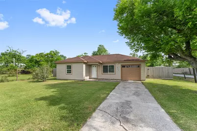 511 Jones Road, Highlands, TX 77562 - Photo 1
