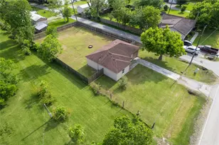 511 Jones Rd, Highlands, TX 77562 - Photo 4