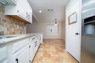 2411 Gunston Ct, Sugar Land, TX 77478 - Photo 6