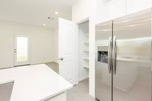 2135 Salinas Dr, Rosharon, TX 77583 - Photo 10