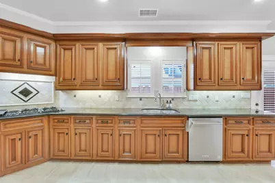 202 Victoria Way, Friendswood, TX 77546 - Photo 4